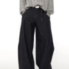 Wide-Legged Loose Jeans