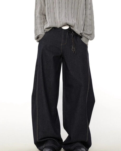 Wide-Legged Loose Jeans